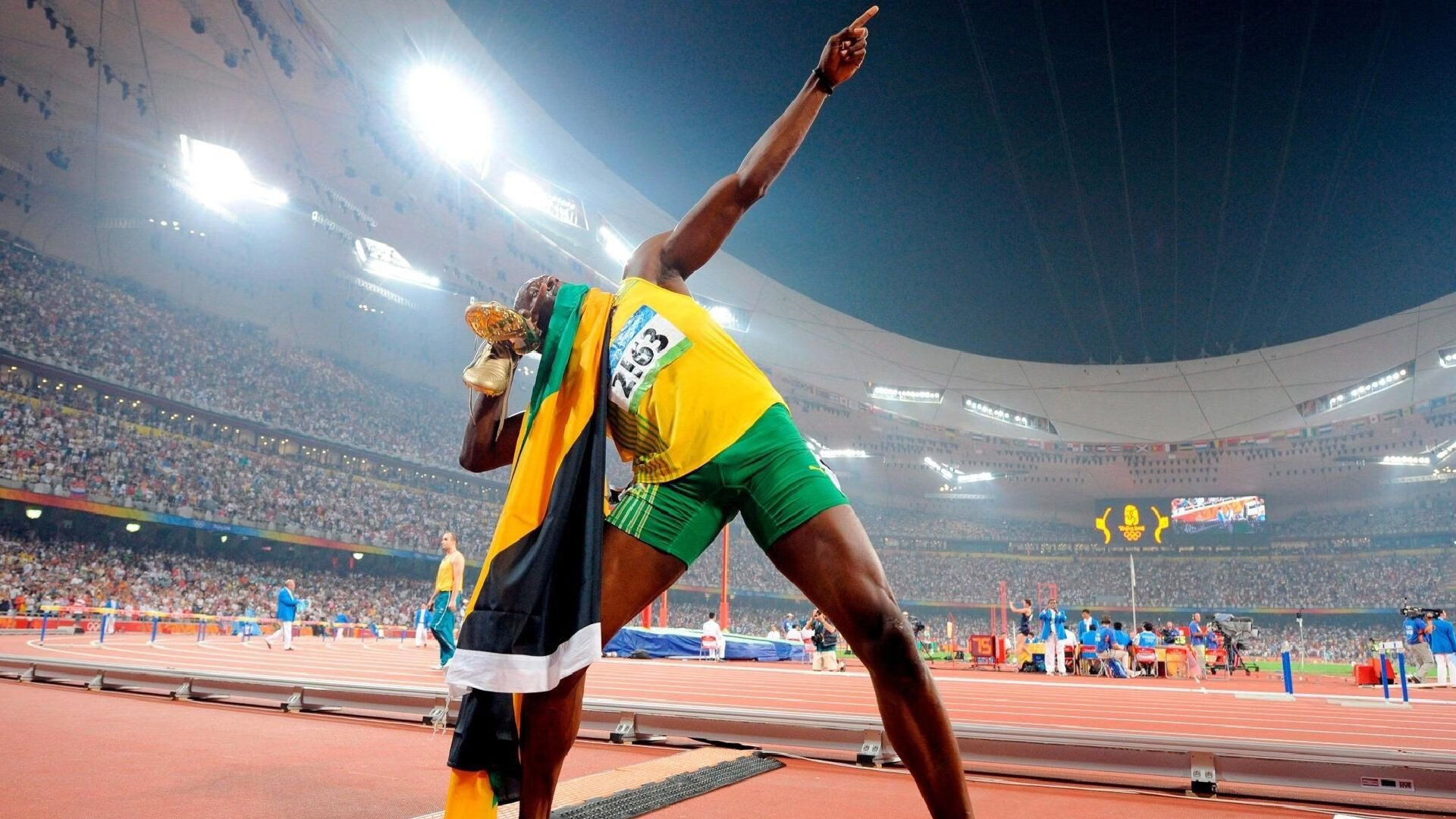 墨西哥骑手卡洛斯·汉克在巴黎奥运会上首次亮相即夺得障碍赛银牌，表现出色。